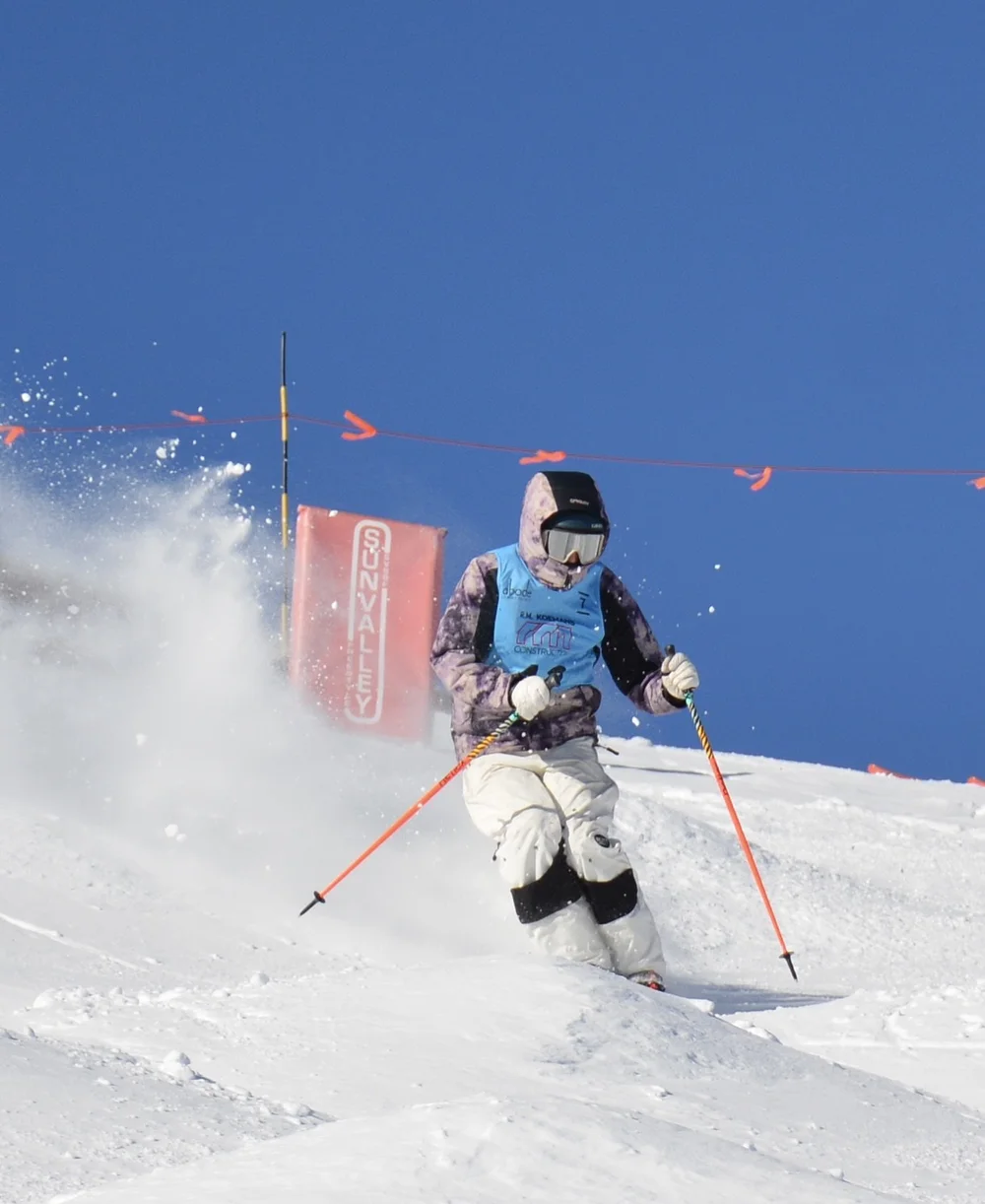 RUTT MOGUL スキーウエアパンツ新品未使用 RUTT MOGUL スキーウェア モーグルパンツ M ブラック 膝当て付き RUTT