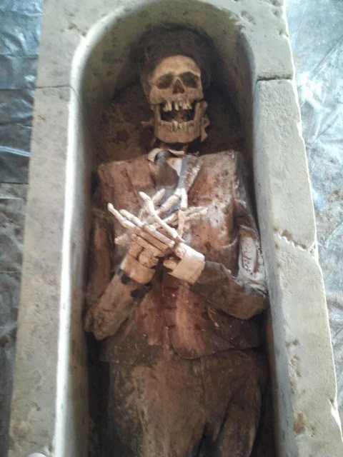 dead Johnny 1.jpg