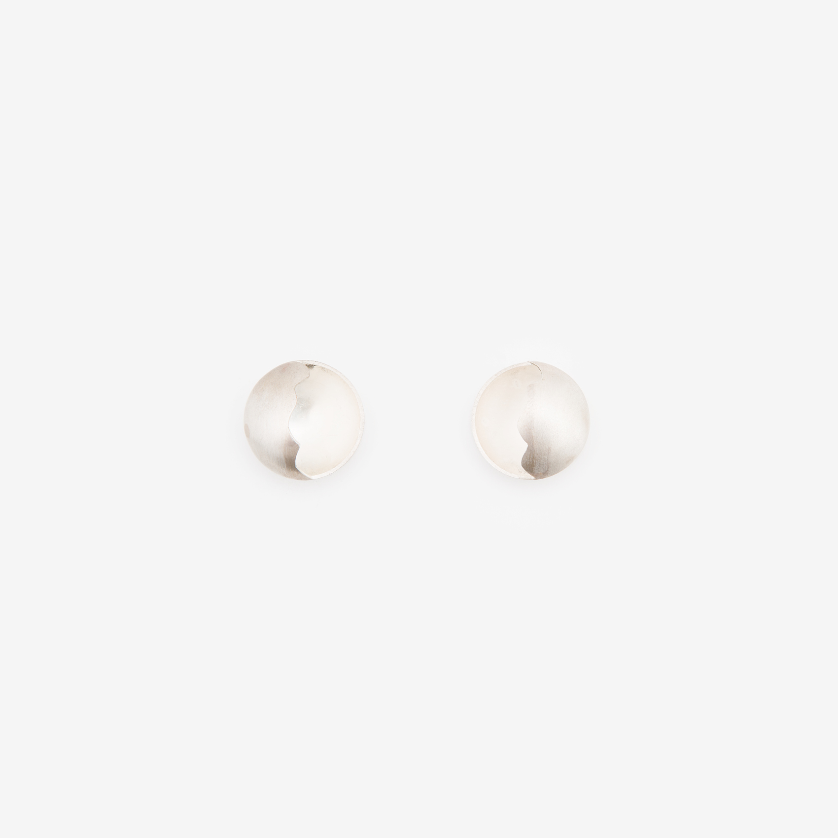 medium pod earring with zig-zag earring