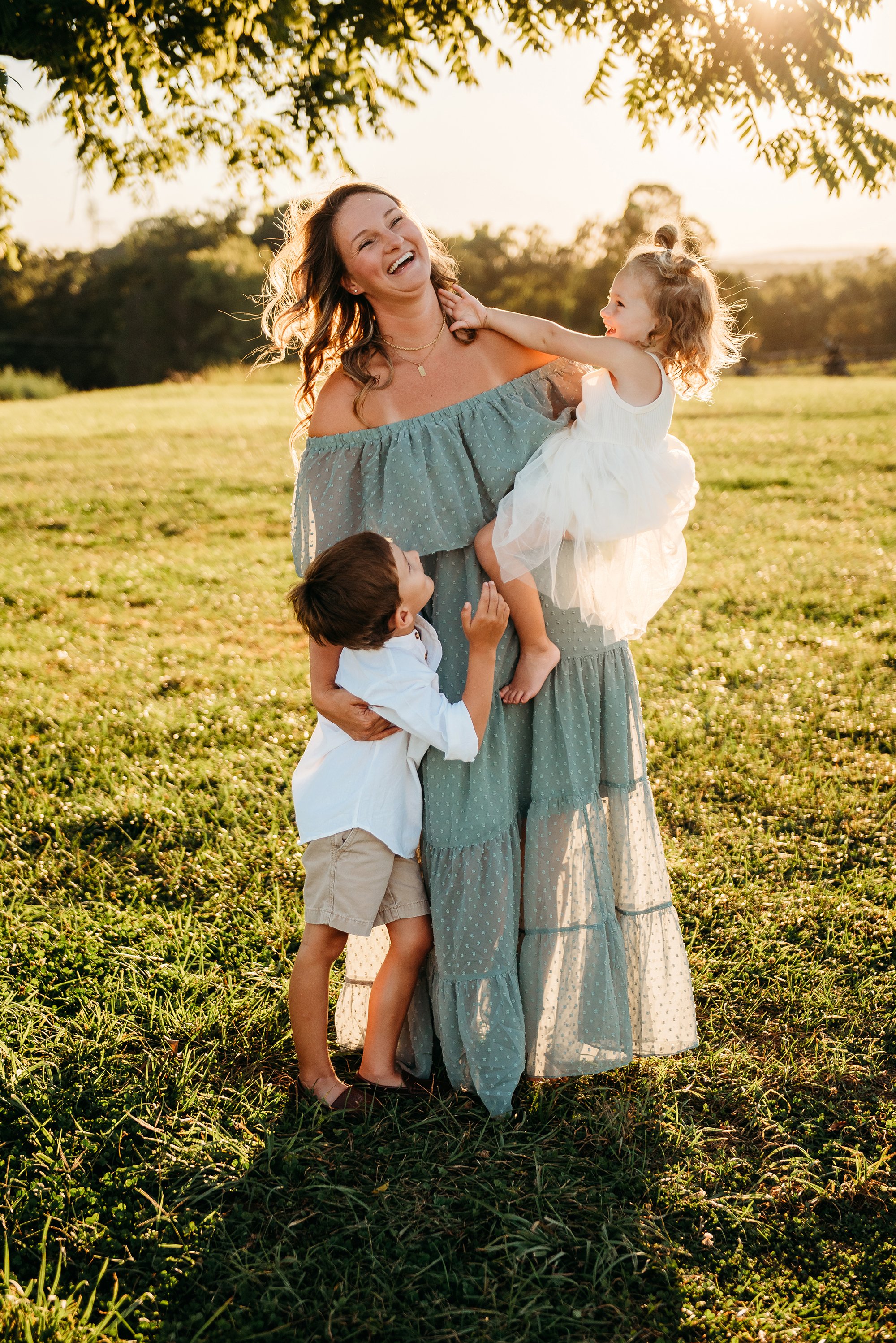 mommy and me mini session during golden hour.jpg