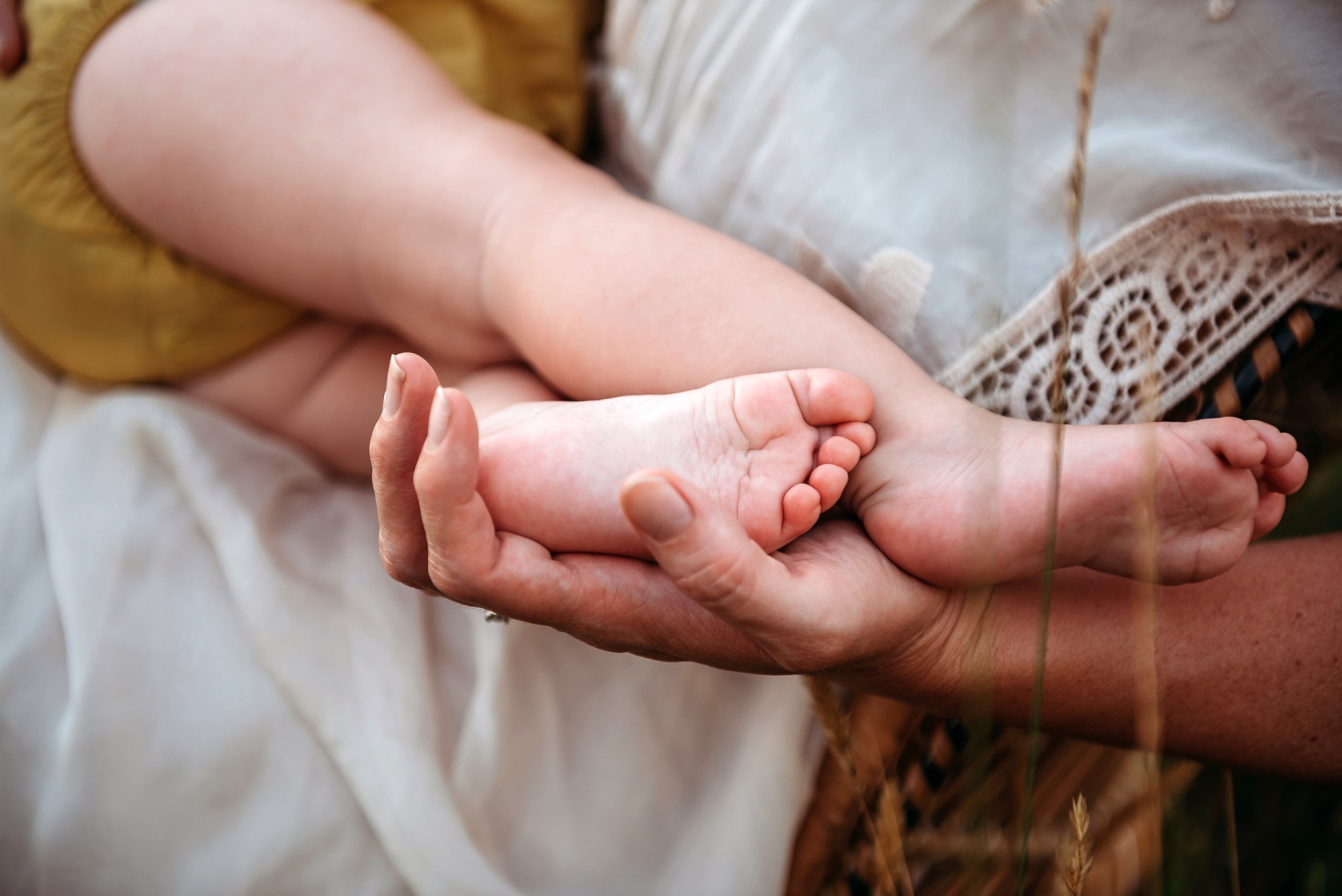 mom holding baby feet in hands.jpg