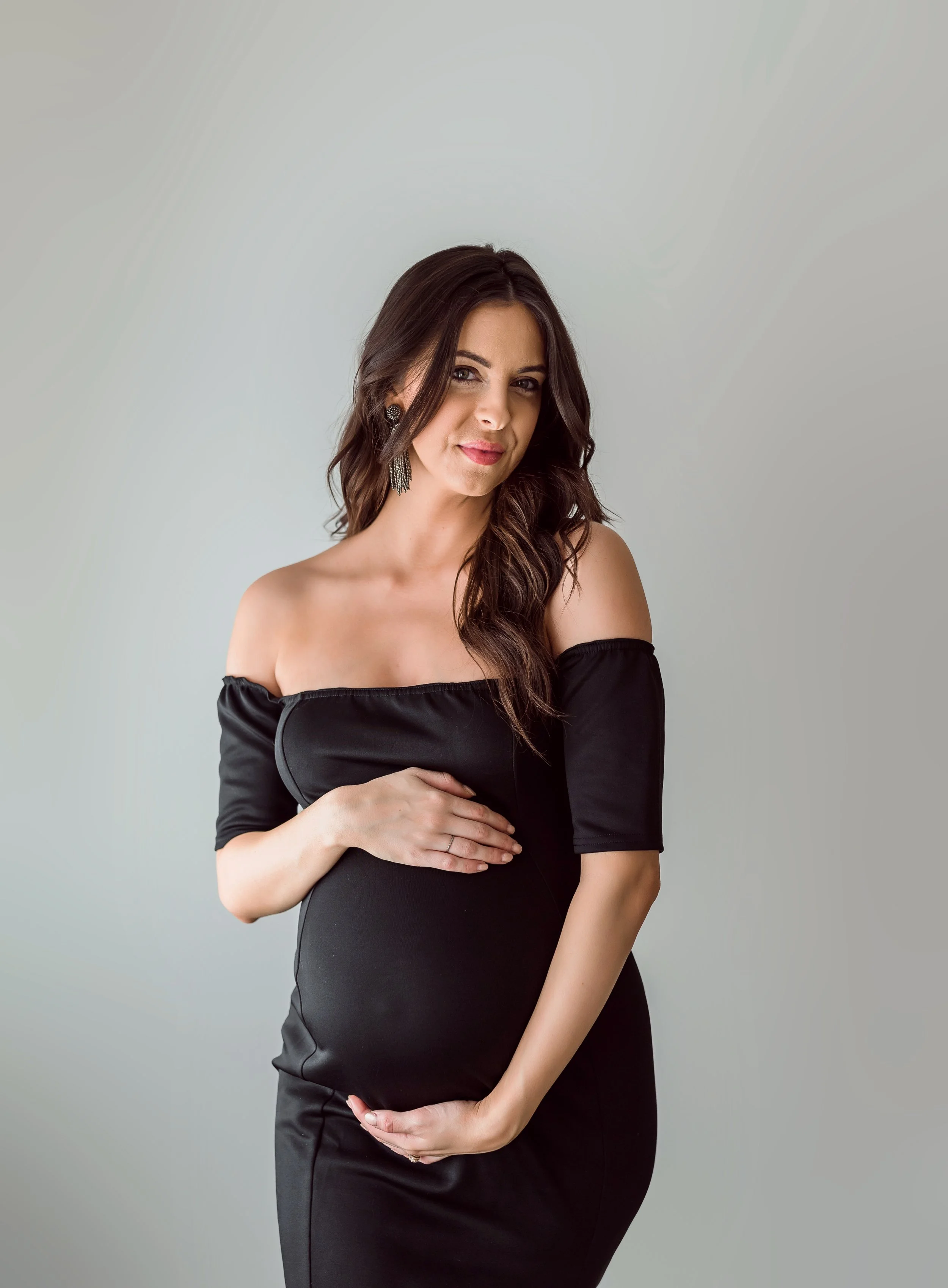 maternity session in home chic classy.jpg