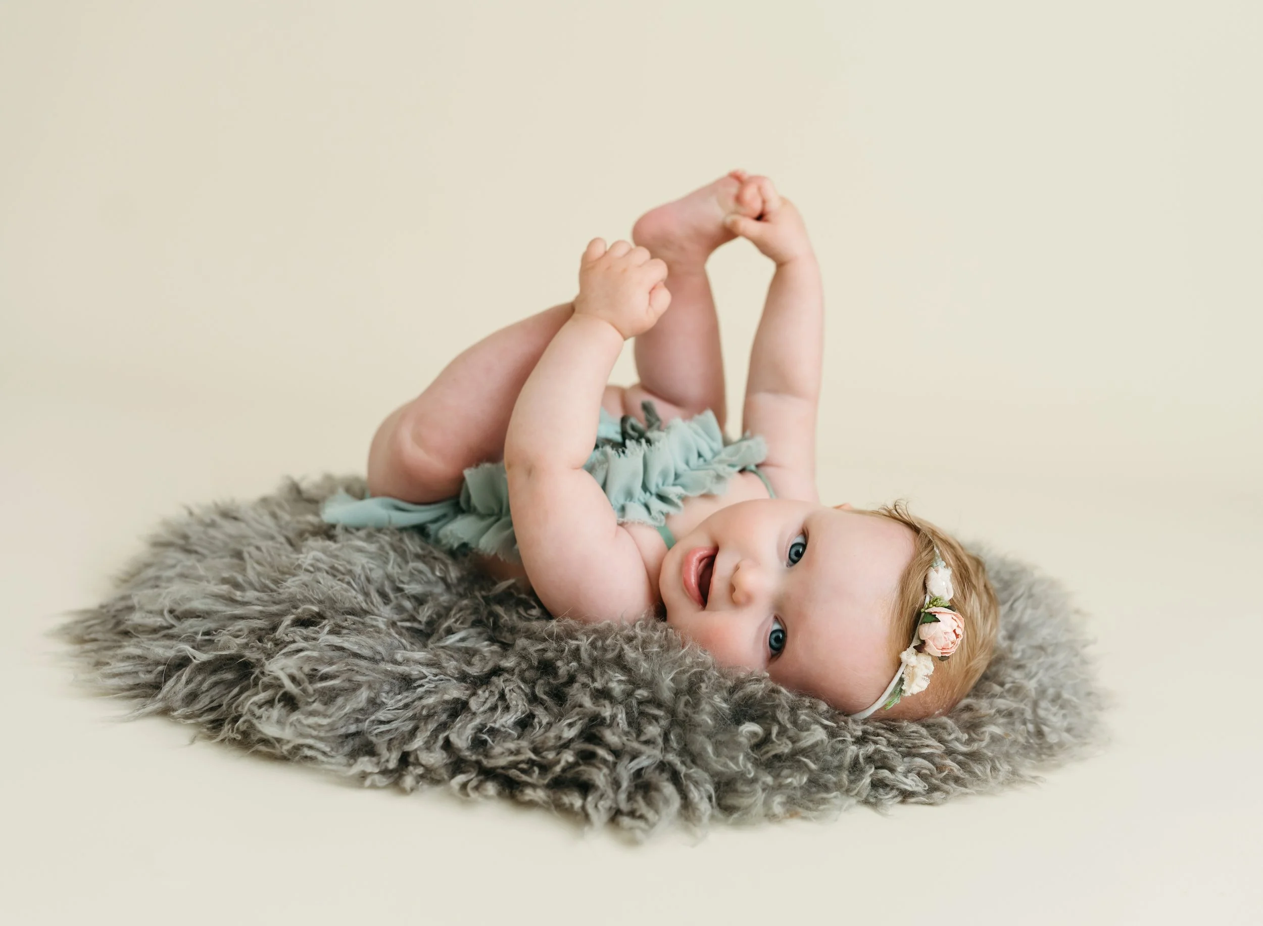 baby girl 6 mon month milestone session.jpg