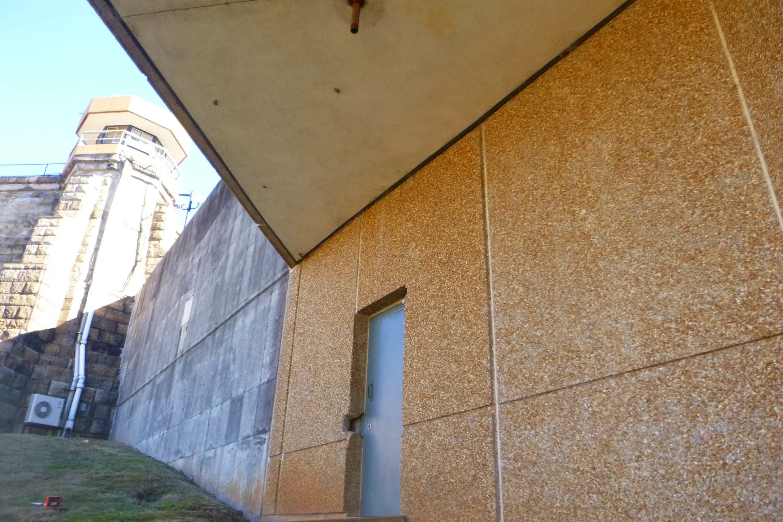 Central prison wall