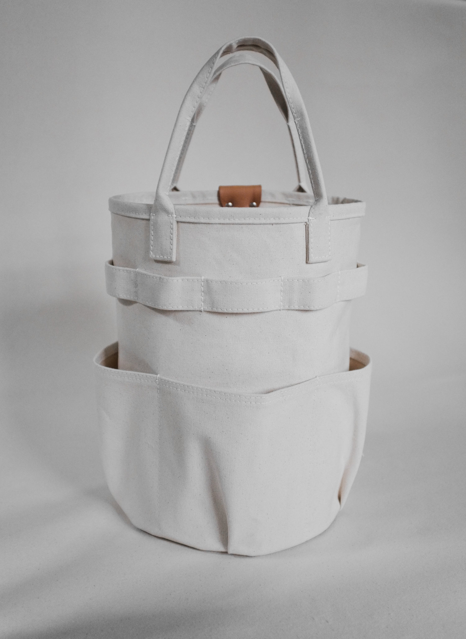 logo-print contrast-trim bucket bag, UhfmrShops