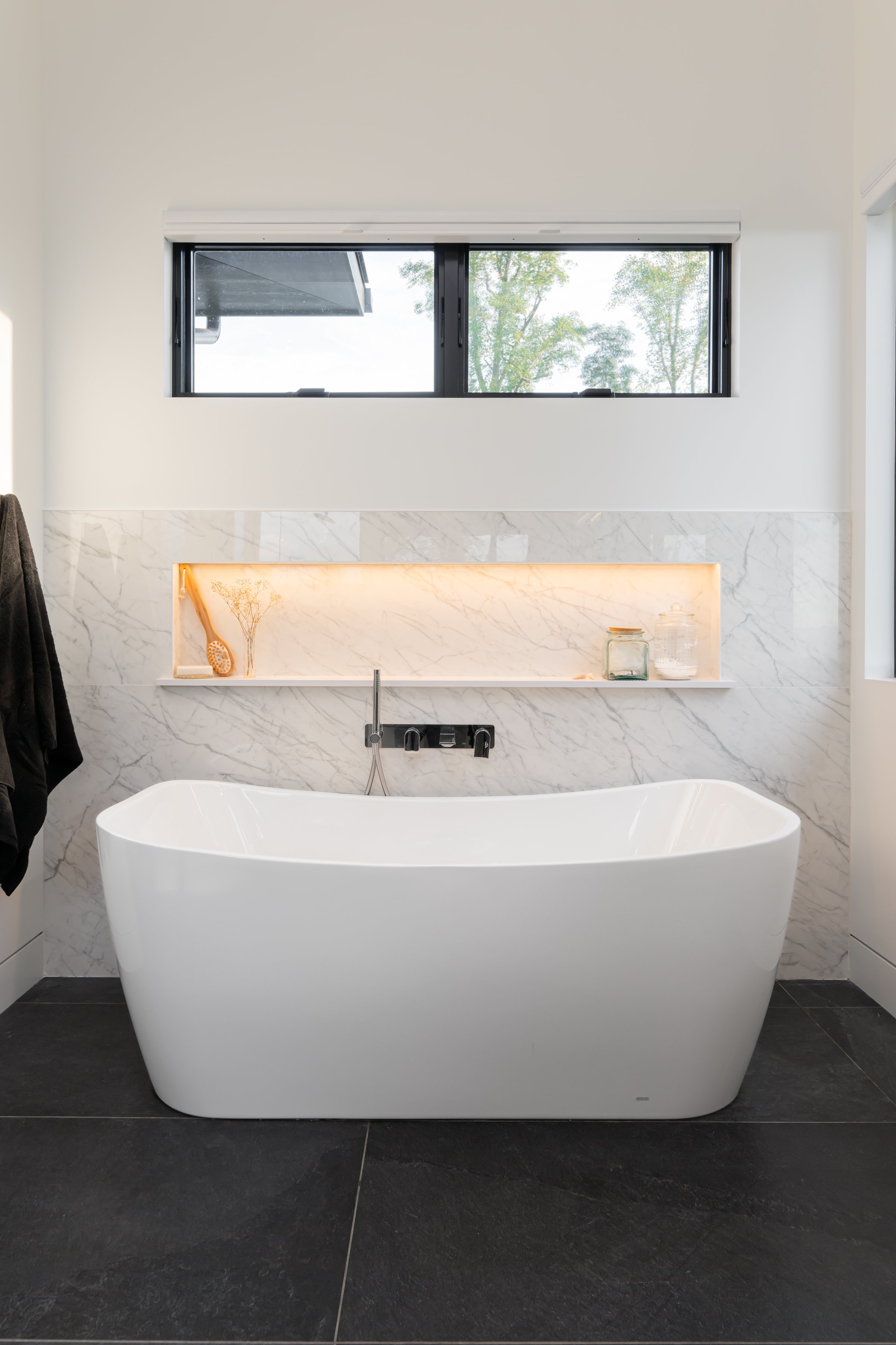 Summit Modern_Primary Bath Tub.jpg