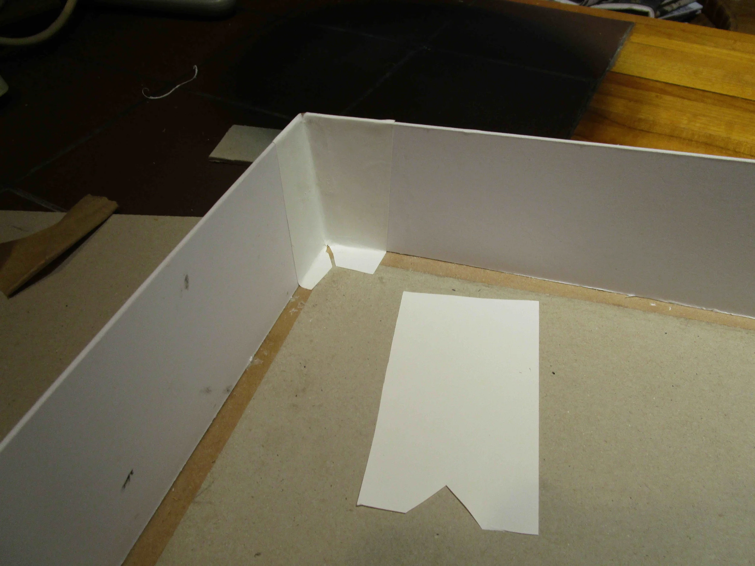 Corner lining first, paper is gloss 200g photocopy paper