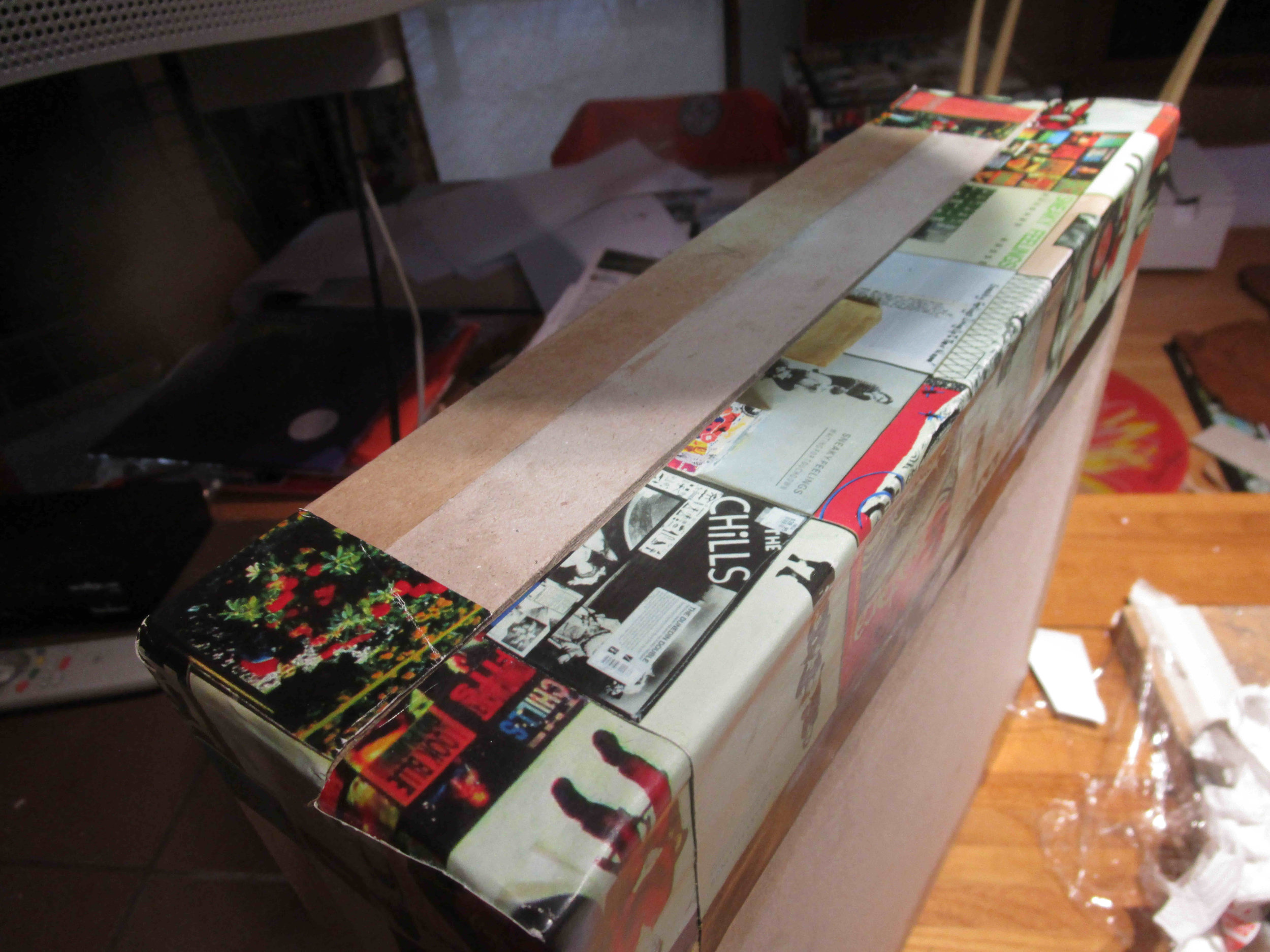 Edge lining, top. The patterns can be made to continue form the lid to the base.