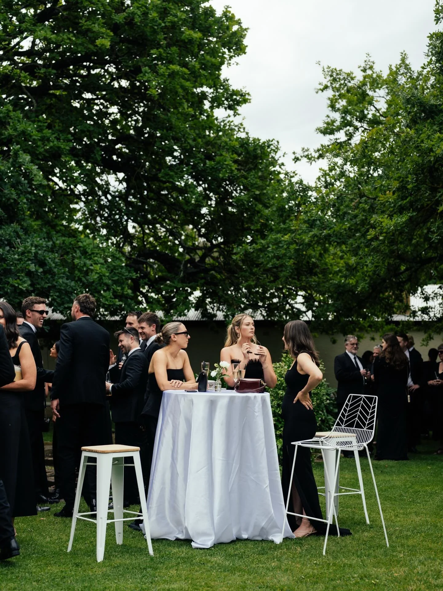 This is your sign to request a guest dress code.
Laura and Darcy&rsquo;s guests looking sharp in black tie.

Photography @mottaweddings 
Styling @etc.eventstyling 
Venue @mewburnpark