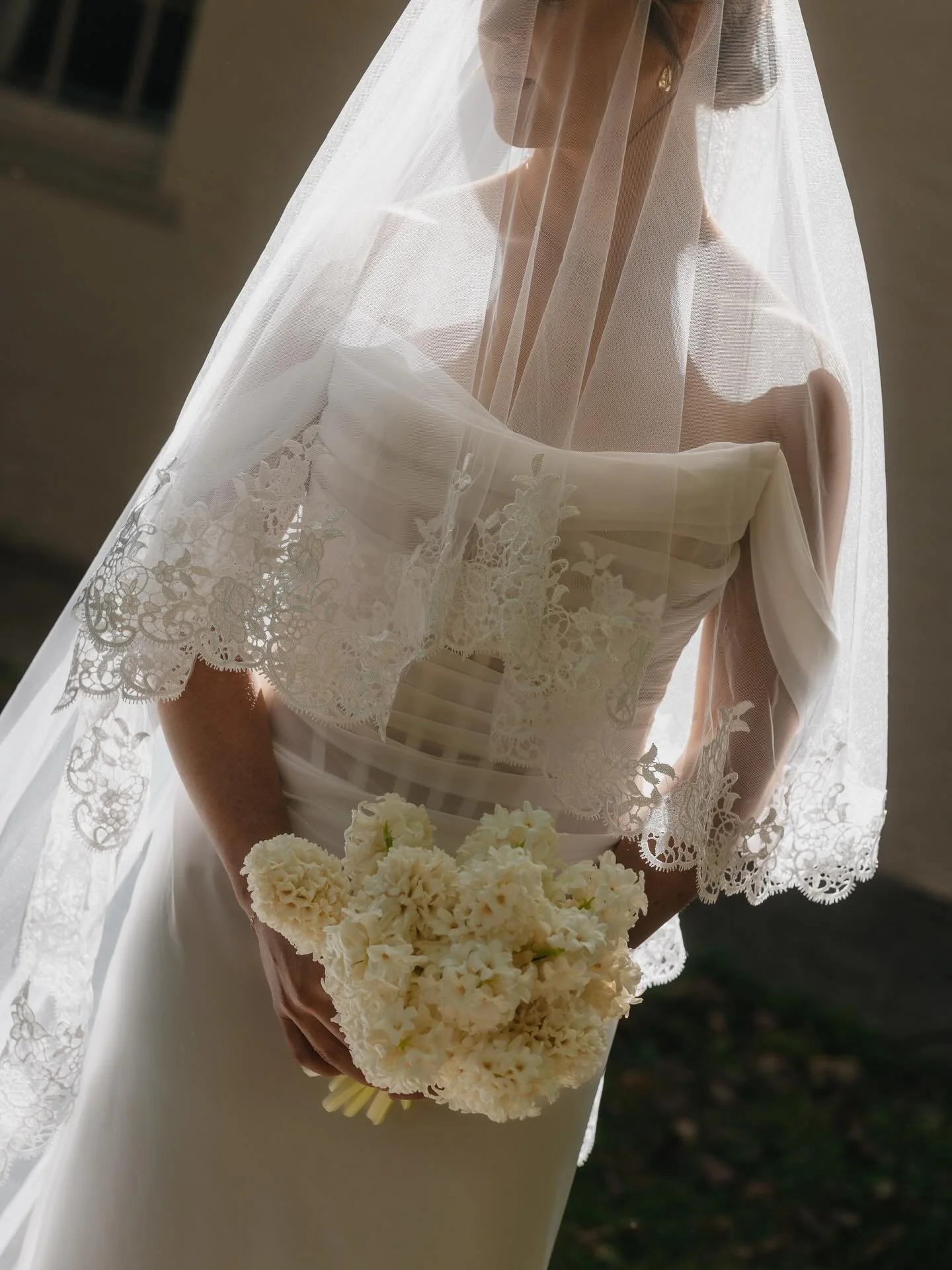 Light, lace, texture &amp; blooms.
An elegant symphony for the senses at @mewburnpark 

@morganleephotography_ 
@benita.tscharke.floral 
@amantebridal 
@panthersmenswear 
@thepandthehair 
@makeupby_maddybedg 
@stringswithally 
@alanakatephotos 
@jema