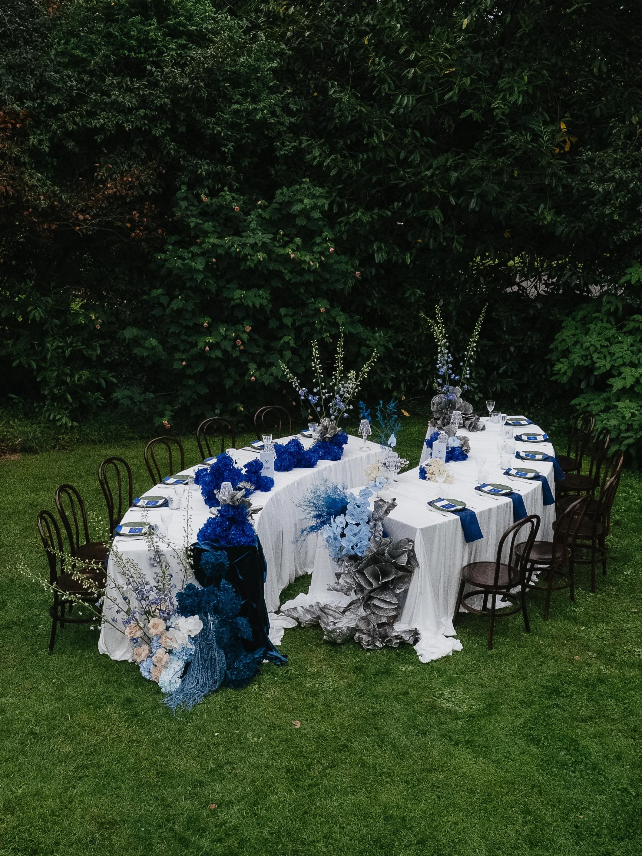 Something bold for the intimate couple.

@morganleephotography_ 
@glenfyneweddingsandevents 
@eighthdaystudio 
@etc.eventstyling 
@mimlou.creative 
@astonbridal 
@jemandi_designs 
@smadadesignandprint 
@mickeylovesjacqui 
@tent_society 
@alimentos.ca