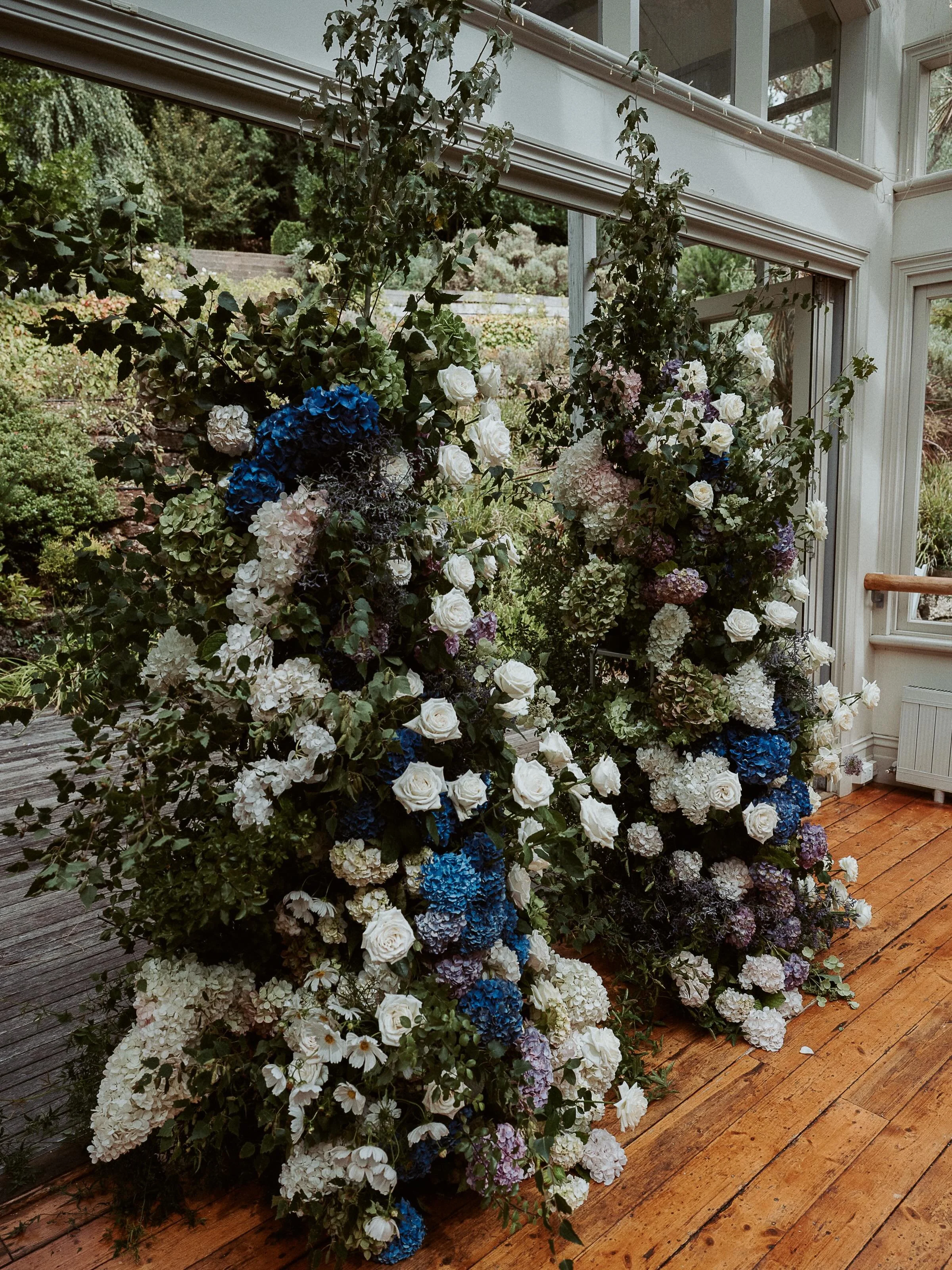 A moment for these florals by @lulu_bird0 and bringing the vision to life&hellip; and some. 

Photography @melpanteliphoto 
Venue @theconventdaylesford 
Planning &amp; Styling @etc.eventstyling 
Stationery @inksyau 
Cake @madaboutcakesaustralia