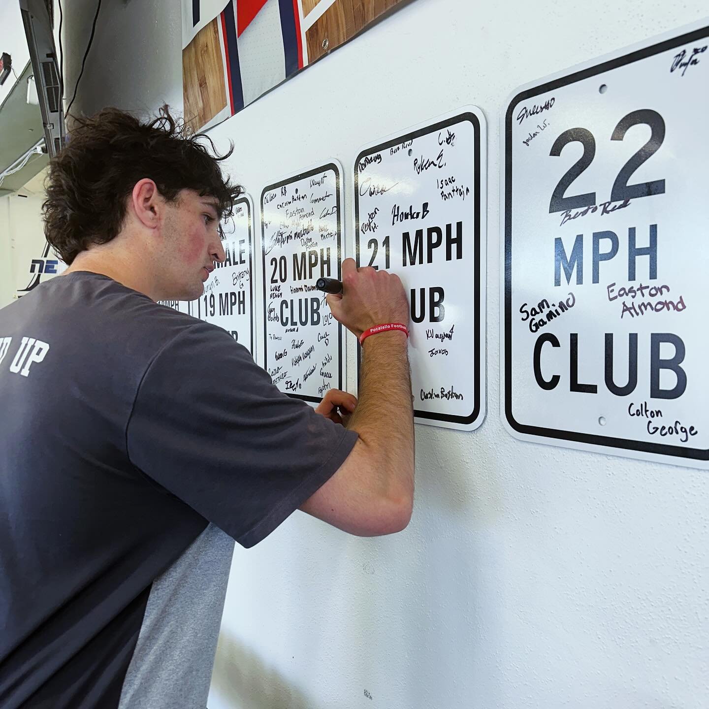 FAST Fridayz ⚡️⚡️⚡️

Keep an eye out for our summer #fastfriday sessions where we focus purely on building those wheels!

Will be open to drop ins. On your mark, get set, GO!

#BuildingStrongerHumans #Speed #SpeedKills #Strength #Power #Athlete #Idah