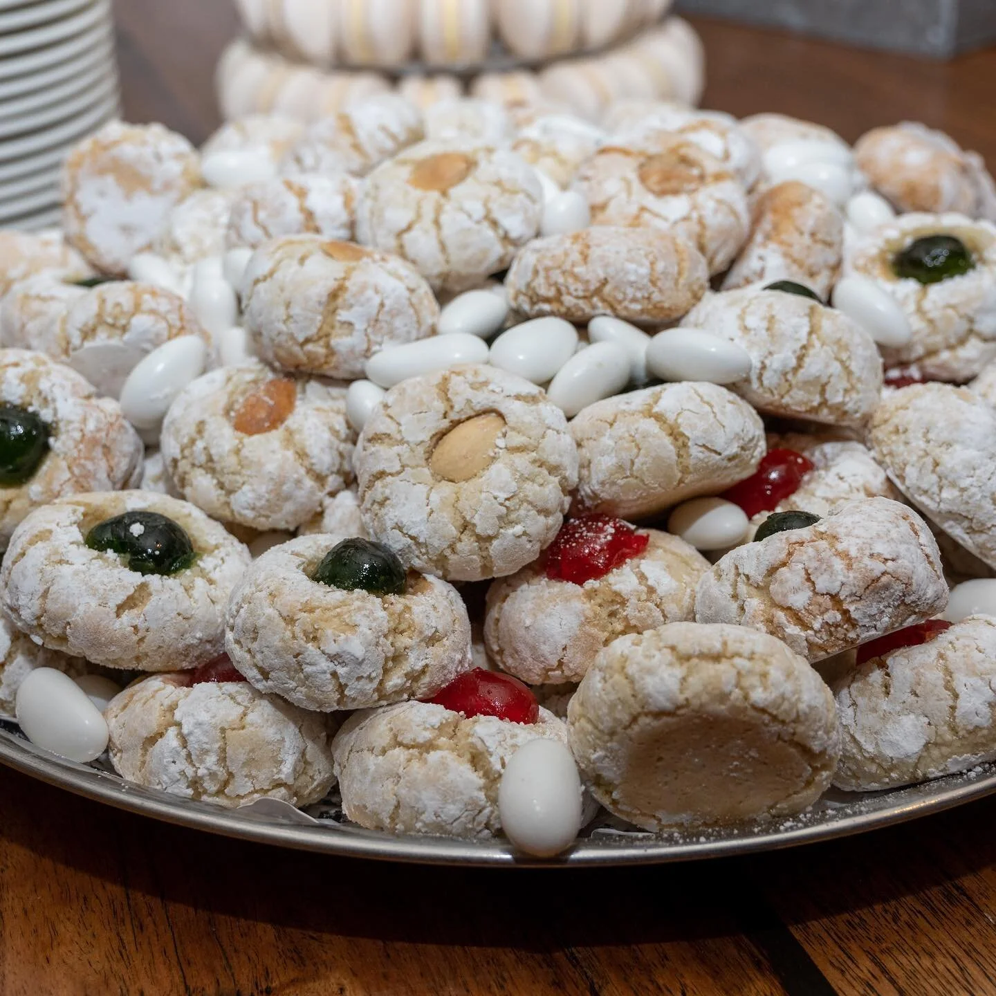 Joey and Chantal engagement 
@babyjsdesserts amazing dessert catering #dessert #joeyandchantal #engagement #babyjdesserts #amaretti #almonds #baileys #pannacotta #baileyspannacotta #caramelmacaron #goldengaytimemousse #lemonmeringue #cannoli #cannoli