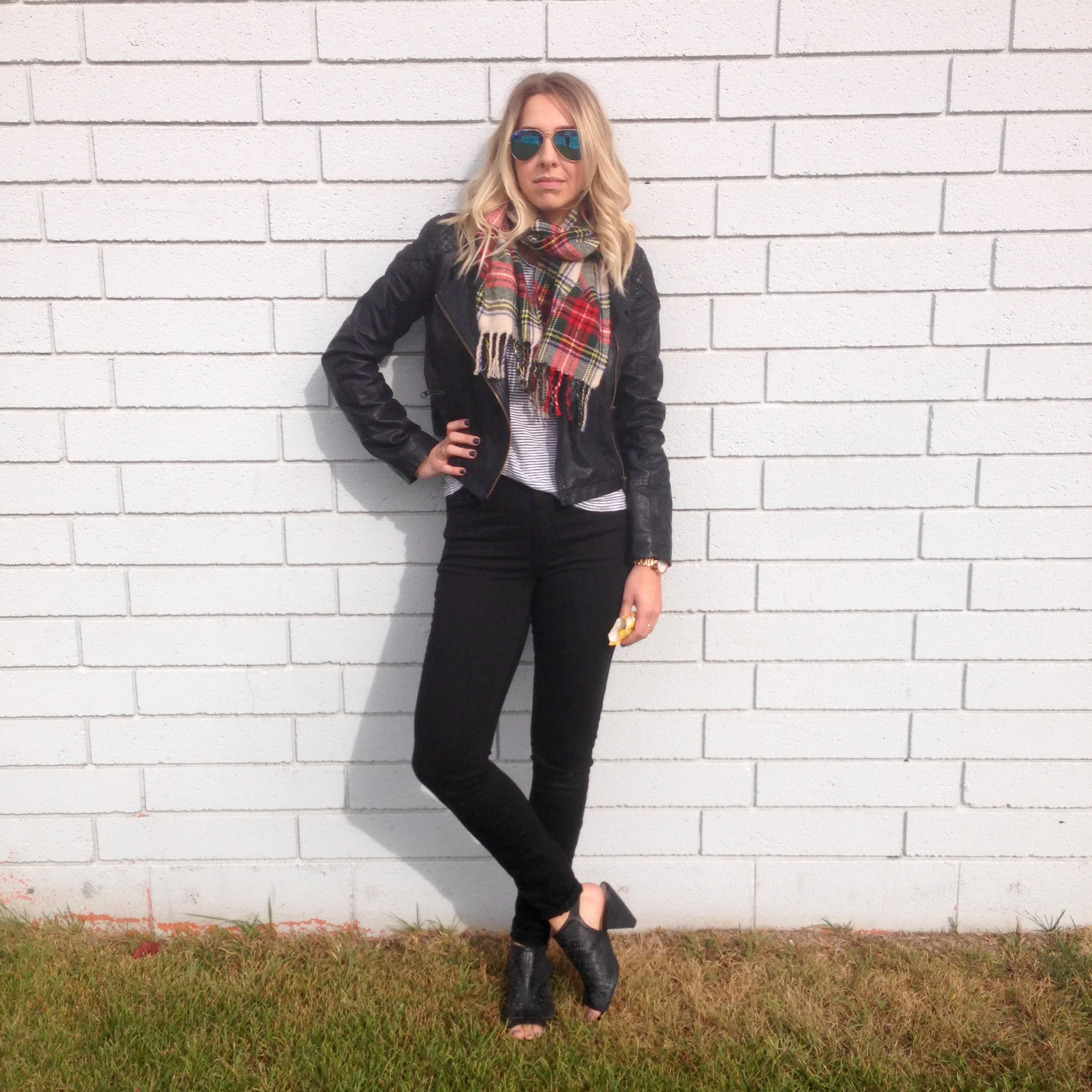 Look one: Gap heritage fit jeans | Forever 21 scarf | Free People jacket | Gap tee | Vince Camuto booties | Ray Ban Aviators