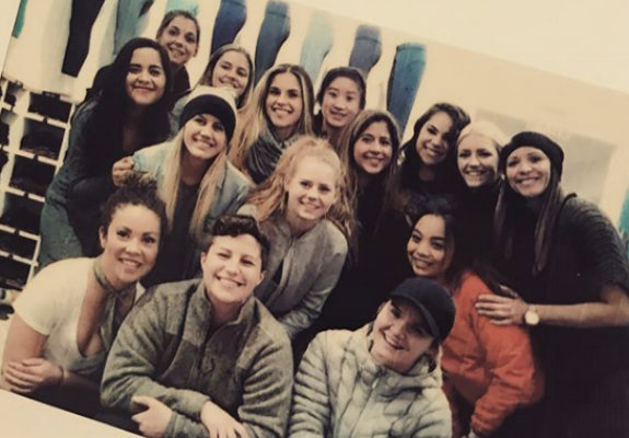 image via: @itsacurlylife at lululemon Anchorage