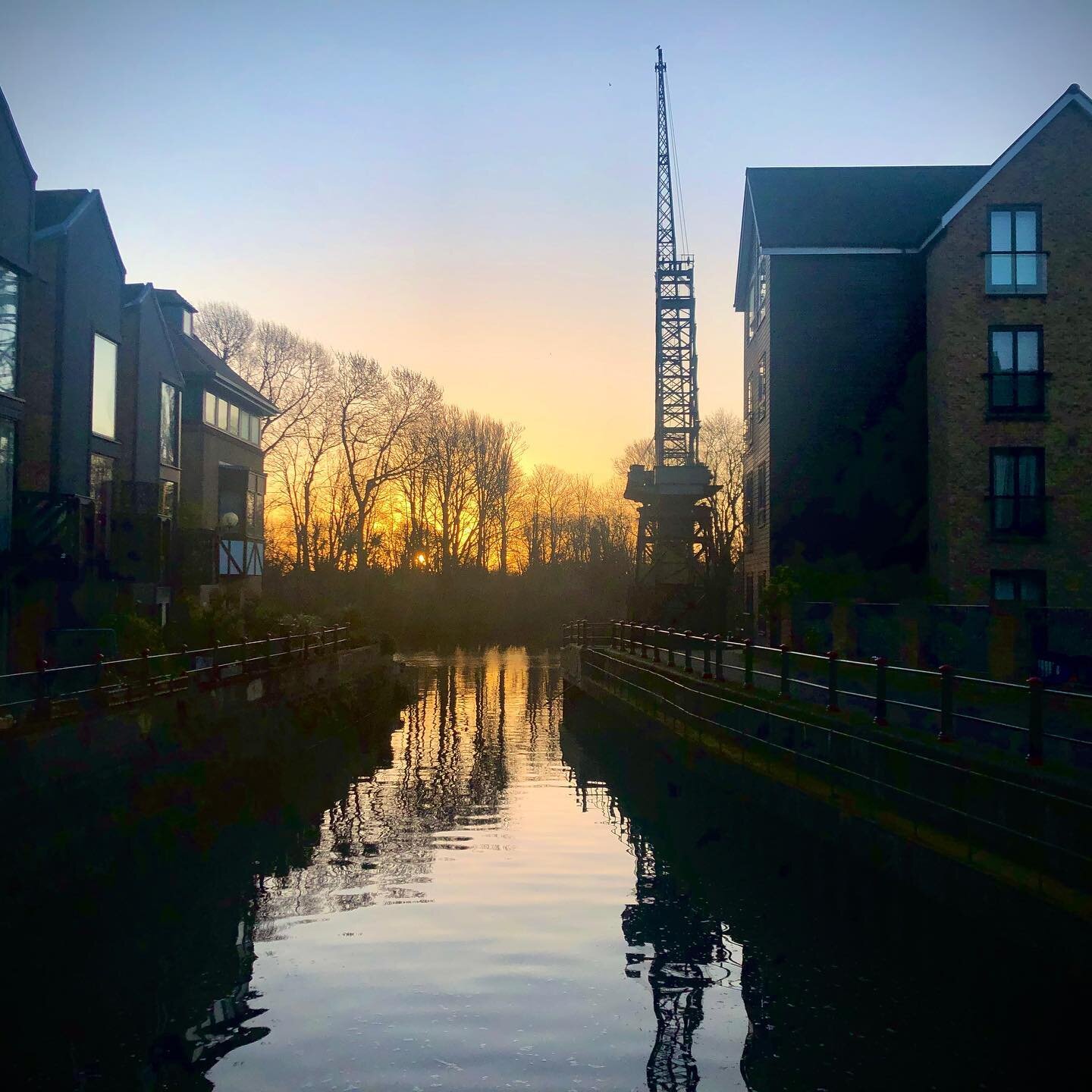 Glorious dawn run on the River. Nothing like London. #viewsfromarun #10k