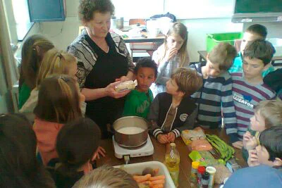 Koken zoals vroeger HHOH vierde leerjaar 2015