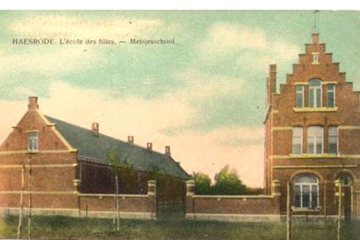  Meisjesschool Haasrode. Prentkaart ca 1910.  