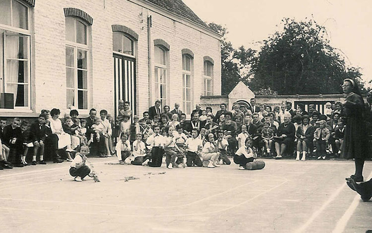  Schoolfeest Norbertusschool ca 1960. CEGAH 