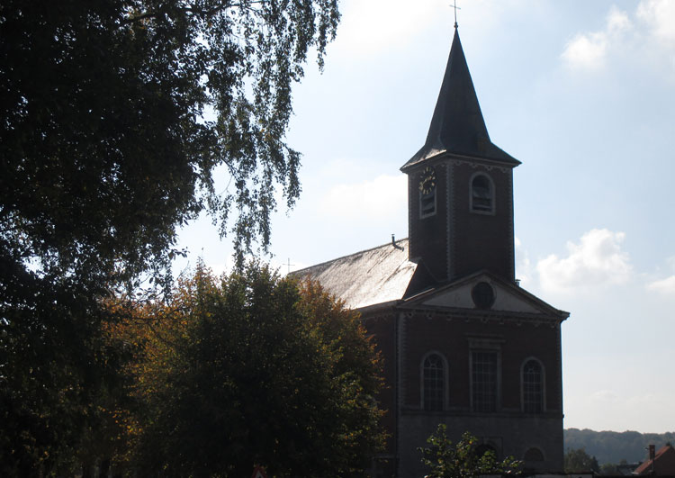  Kerk Sint-Jan Evangelist Blanden: zich op de voorgevel naar het ontwerp van architect Louis Montoyer. RC. CEGAH 