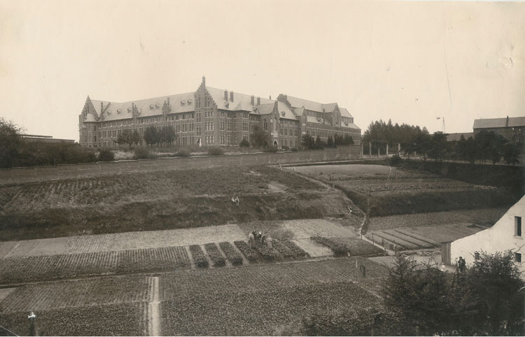  Land- en tuinbouw vormde omstreeks 1900 de belangrijkste bron van inkomen in Heverlee en Oud-Heverlee.&nbsp; Foto omstreeks 1905. CEGAH. 