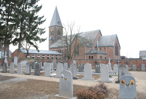  Kerk en Kerkhof met oorlogsgraven Haasrode. GHKOH 