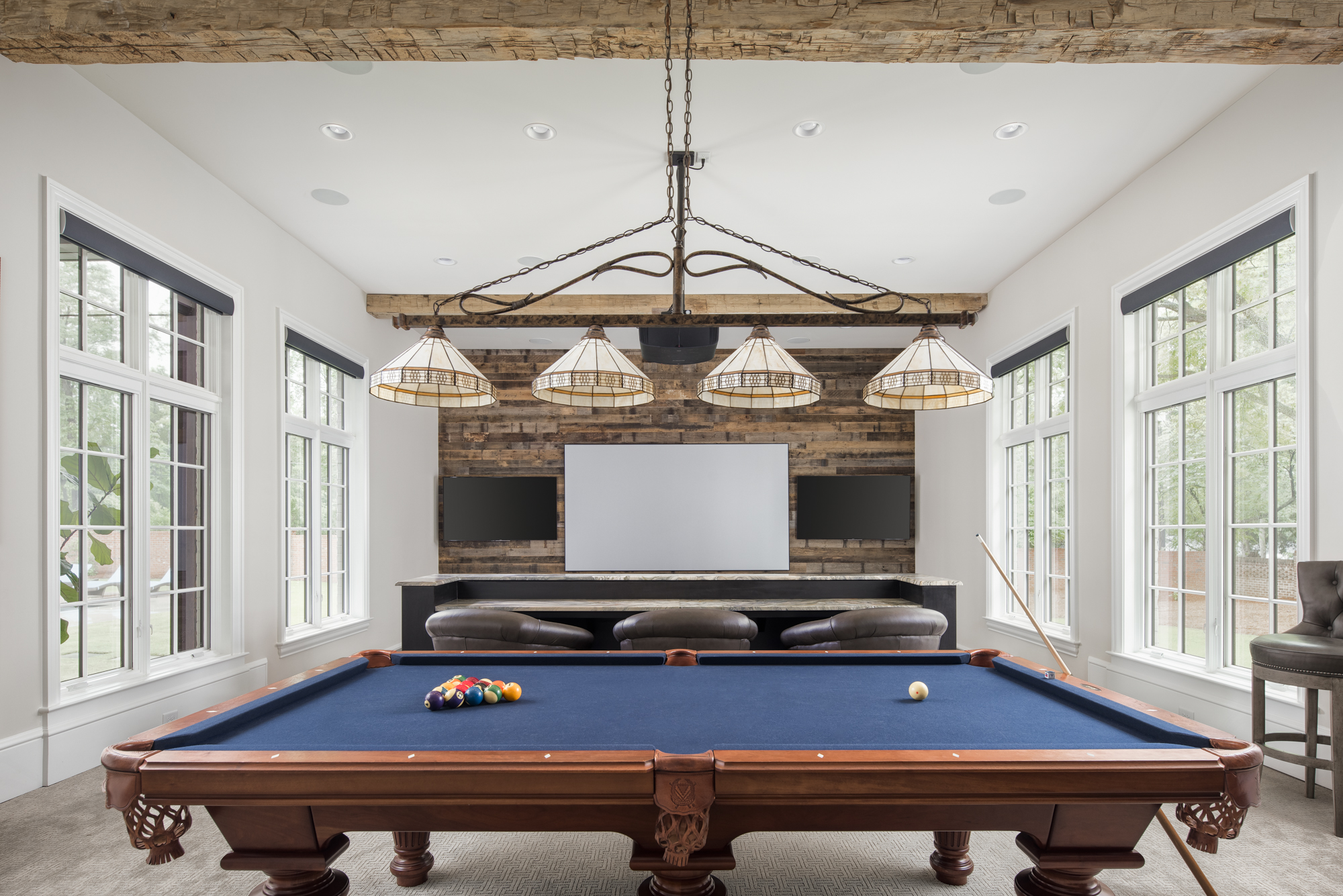 Pooltable.jpg