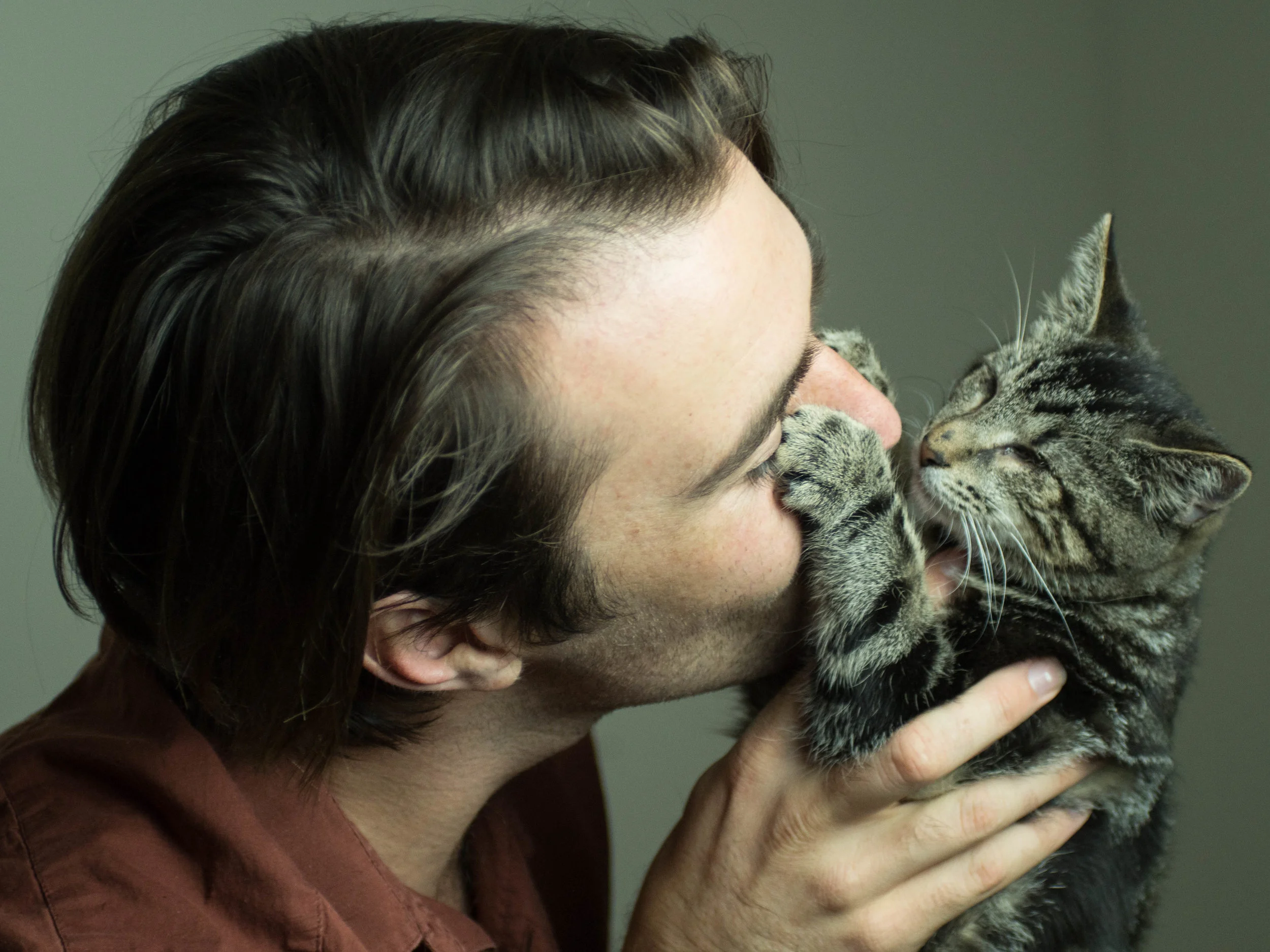 Lipstick the cat was born with no eyes.