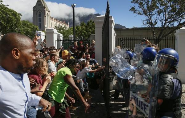 Student protests at parliament - source eNCA on Twitter