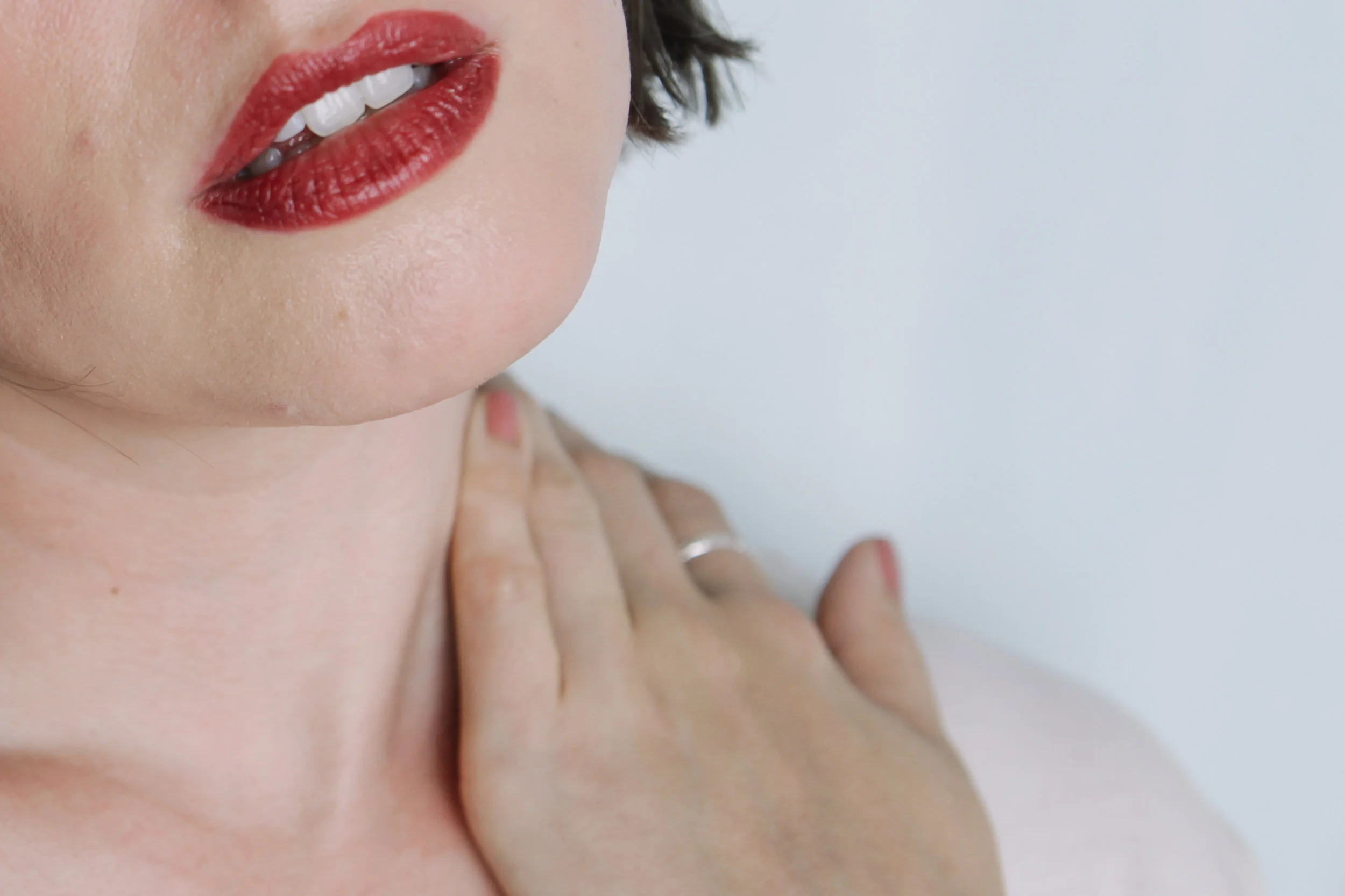 Kate Brown wearing ILIA Tinted Lip Conditioner in Lust for Life for Poppy & Monroe