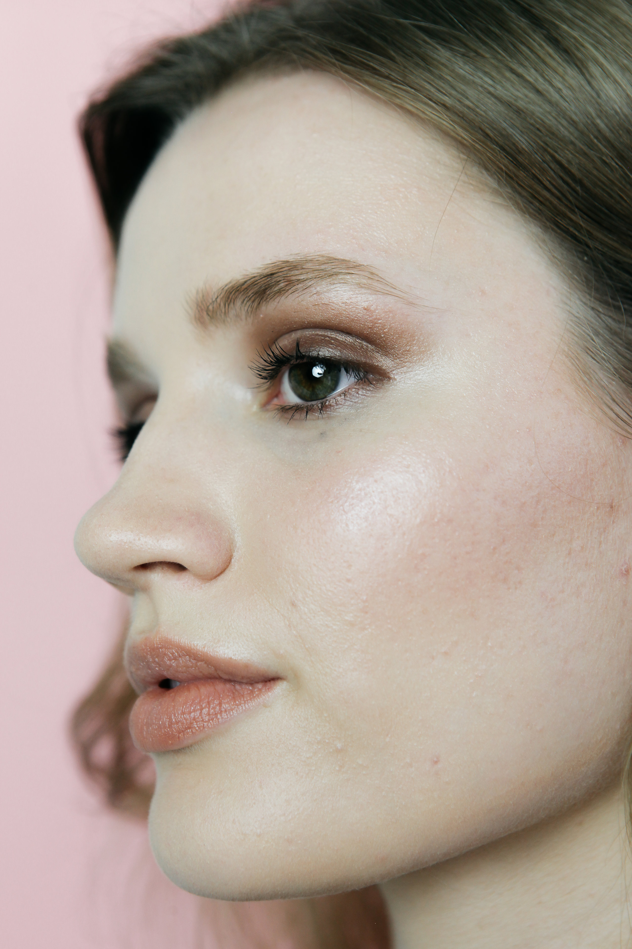 Ariah Leifker wearing RMS Beauty and ILIA for Poppy & Monroe.