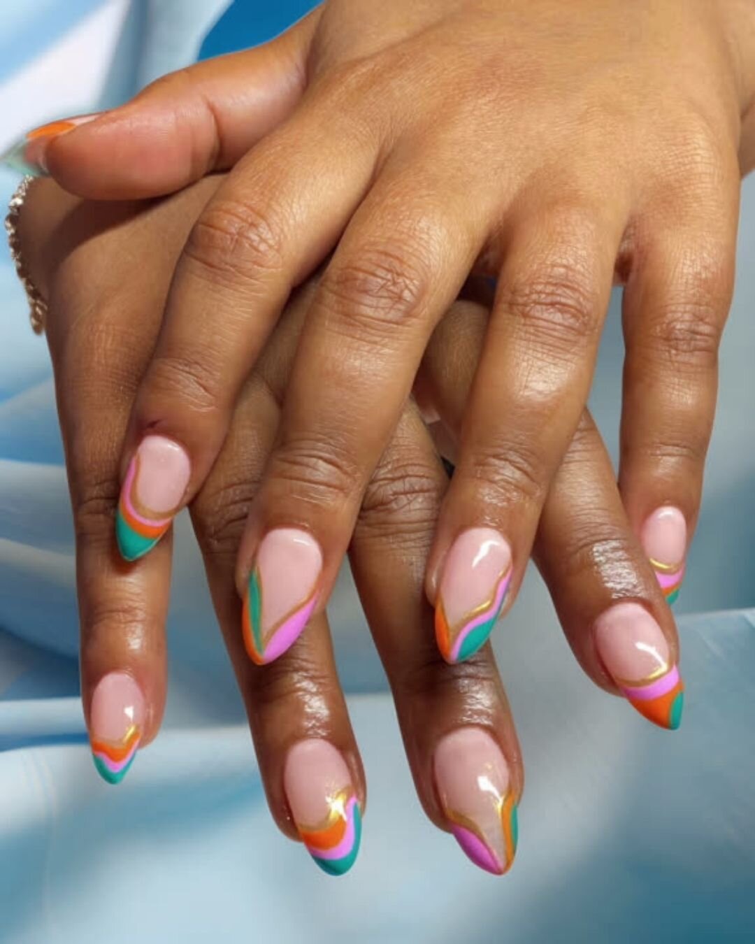 Swooning over this retro chic mani with vibrant nail art by #AlissaatPoppy 🌈✨ The perfect vibe to kick off the Spring season 💖🎨💅 

#GelXMani #AbstractNailArt #NailArtistAlissa #GoldSparkle #SpringMani 
#AlissaatPoppy
#NashvilleNails
#NashvilleMan