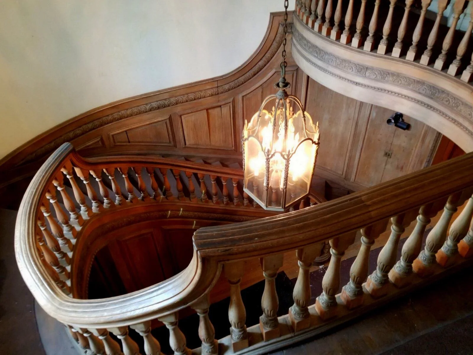 Banister_o.jpg