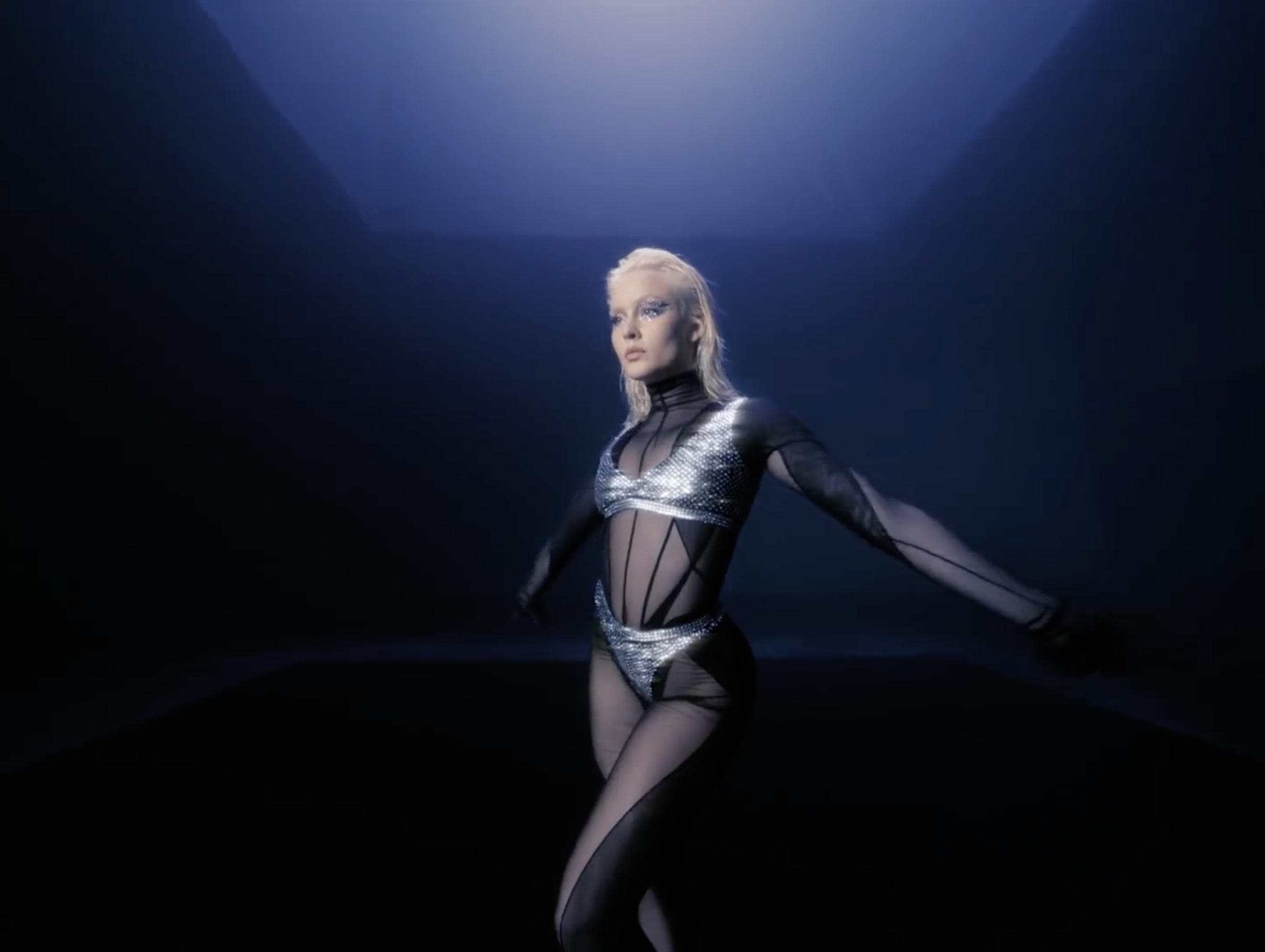 ZARA LARSSON “LOVE ME LAND” MUSIC VIDEO