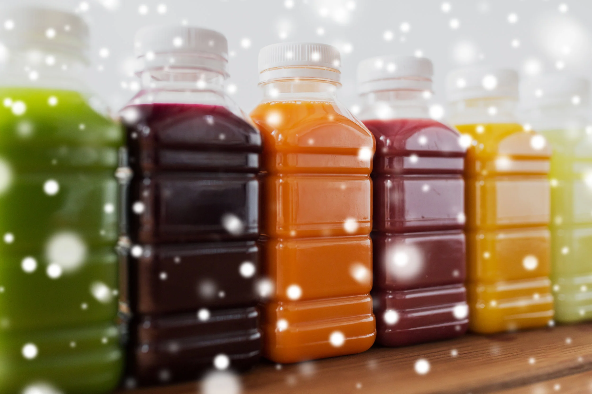 bottles-with-different-fruit-or-vegetable-juices-PY4XABX.jpg