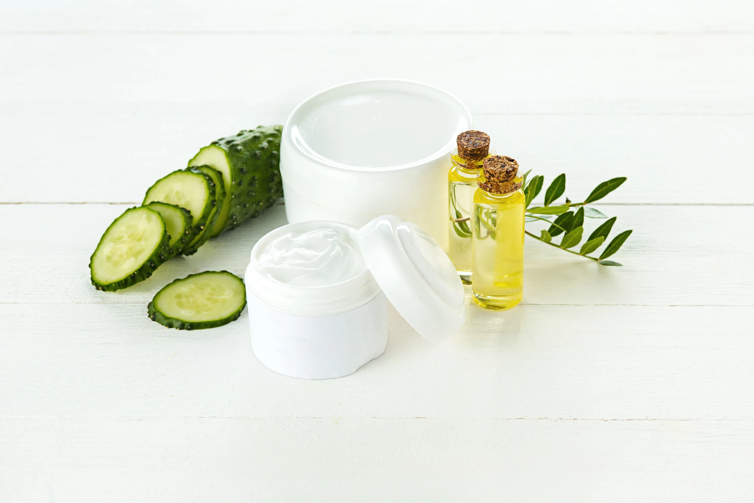 cucumber-and-aloe-cosmetic-cream-face-skin-and-P68G9B5.jpg