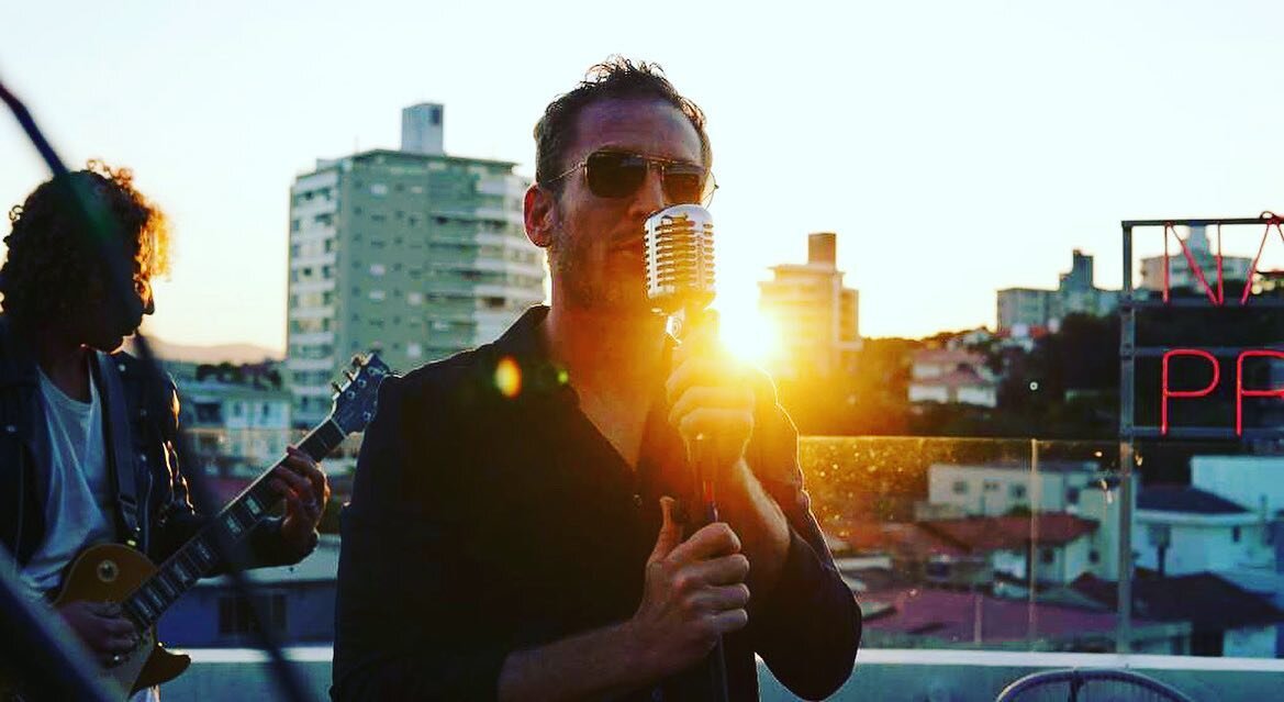 So much fun @out.rooftop with @soumariohenrique and the #band in #floripa #floripaoficial #brasil #brazil #florinopolis #livemusic #bandsbandsbands #harmonica #floripa