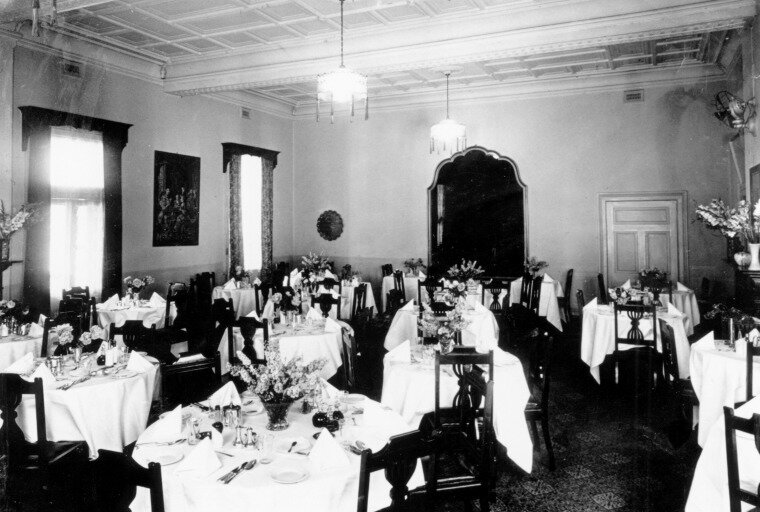  ESPLANADE HOTEL MAIN DINING ROOM, CA 1940'S.  Image courtesy of State Library of Western Australia: 009547D 