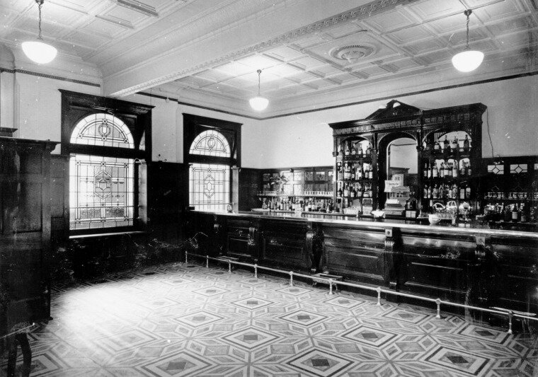  ESPLANADE HOTEL BAR, CA. 1940'S  Image courtesy of State Library of Western Australia: 009546D 