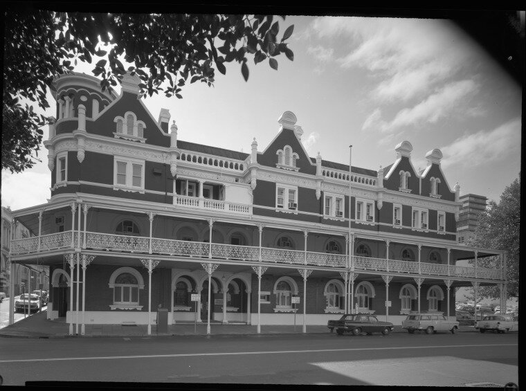  LOOKING ACROSS THE ESPLANADE TOWARDS THE ESPLANADE HOTEL, CA. 1968  Image courtesy of State Library of Western Australia: 341159PD 