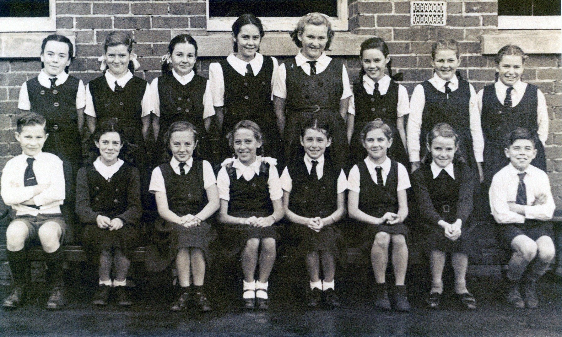  1951 - Grade 6 Back L-R: Marcia Dwyer, Marie Murphy, Mary Hayes, Margaret Dwyer, Desma McMahon, Gabriel Keating, Dorothea Hickey, Margaret Vance. Front: Barry Hayes, Mary McCabe, Annette Clark, Mary Stapleton, Margaret Quill, Barbara Alford, Pattie 