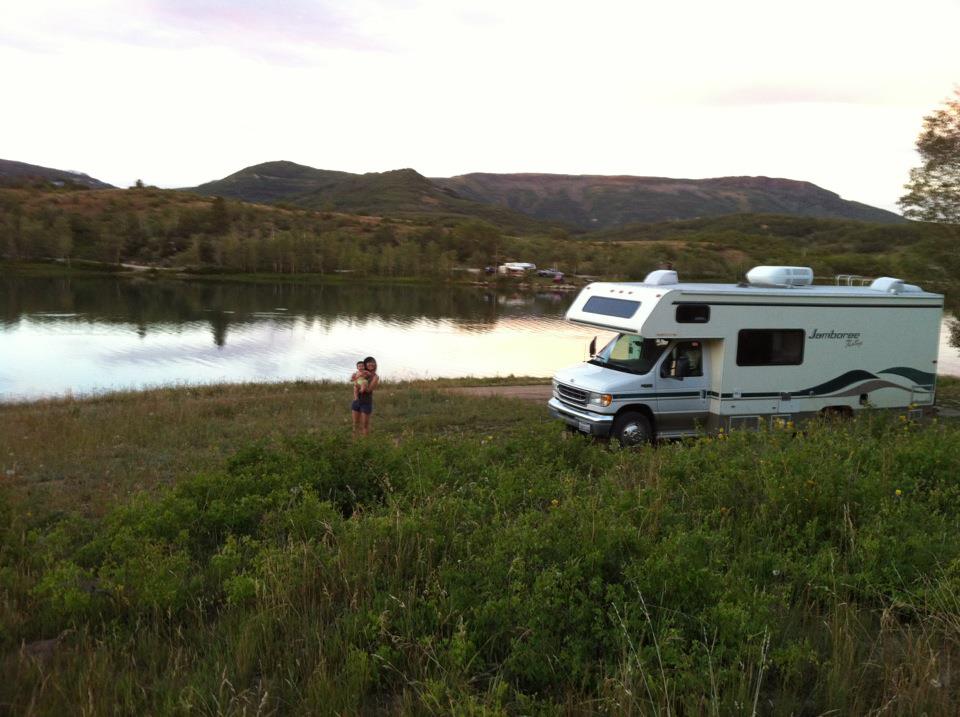 Dispersed BLM camping with yet another awesome view. Newfound gem: Kolab Reservoir in the Kolab Canyons outside Zion. 8100ft above sea level in the heat of summer. Pretty Cooool!!!