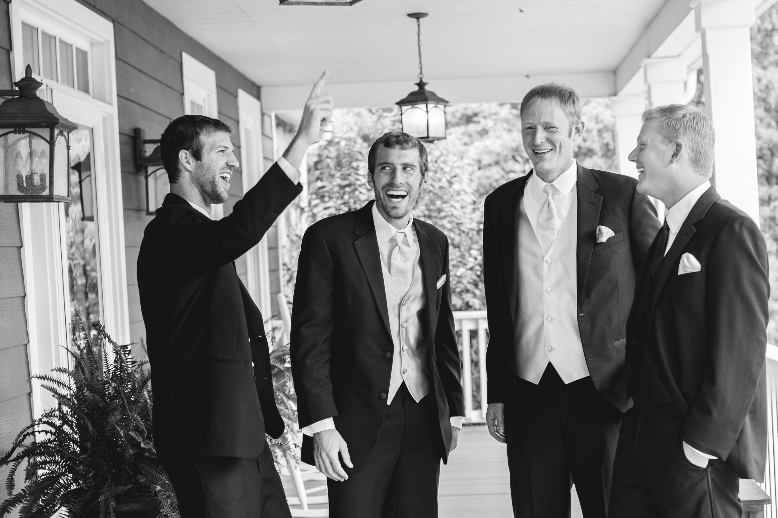 AMGroomGroomsmen-21.jpg