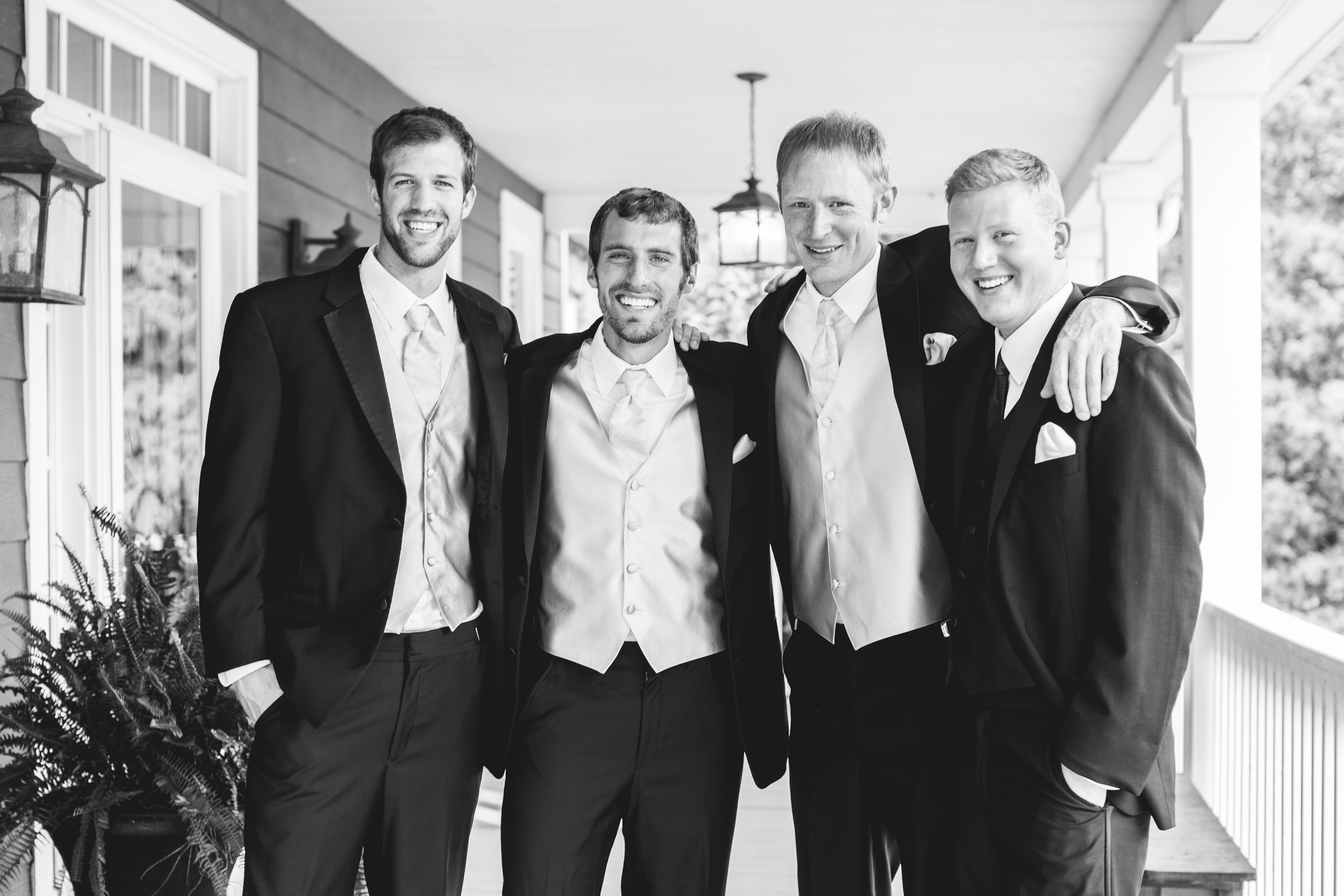 AMGroomGroomsmen-24.jpg