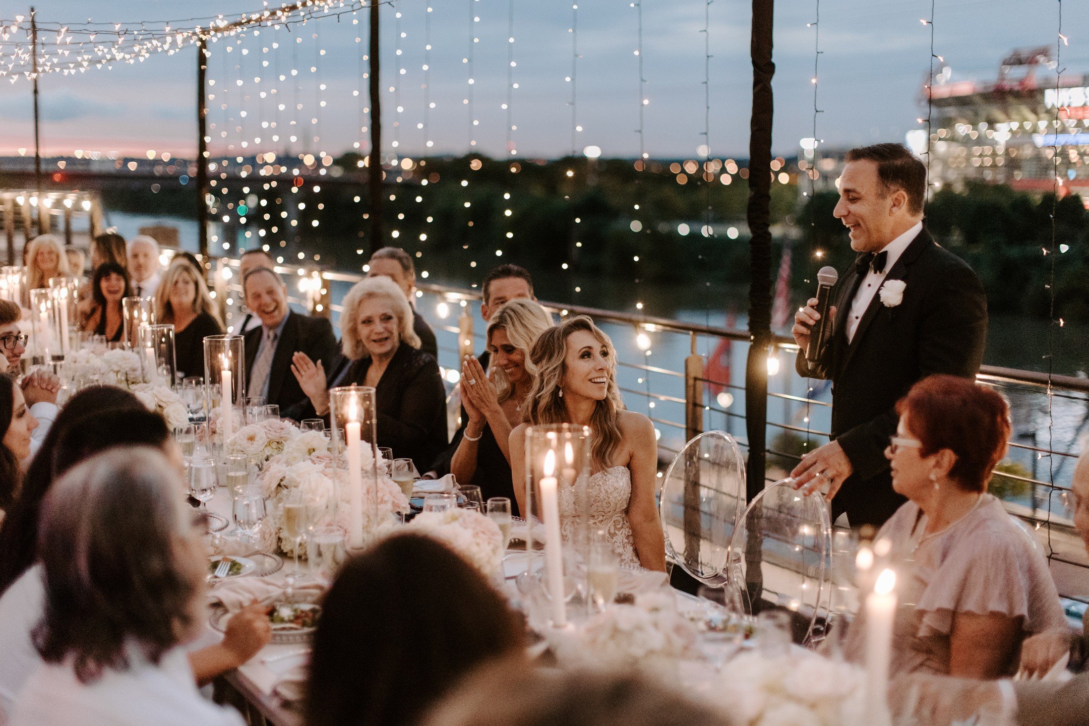 Love a good downtown wedding vibe 💫 Are these two not the cutest, btw?