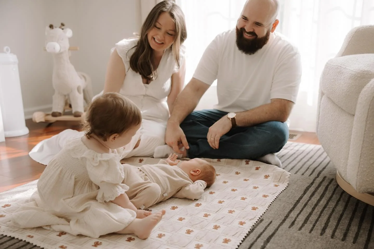 Following along with this sweet fam from engagement photos in Chattanooga, to a wedding in the mountains of Colorado, to family sessions in Nashville, and now welcoming baby # 2 is just the best 🥹 I love this little photographer live I get to live a