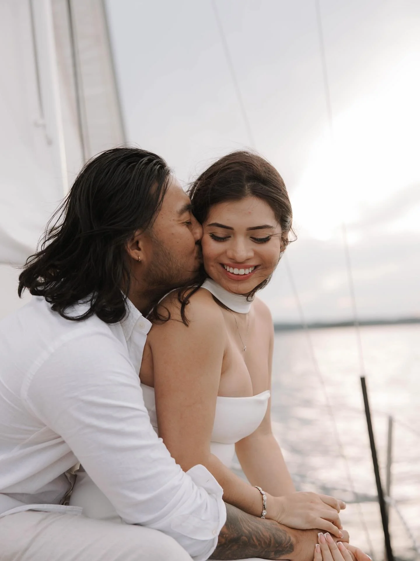 This weather + a boat + a sweet, sweet couple = absolutely perfect ✨ ⛵️