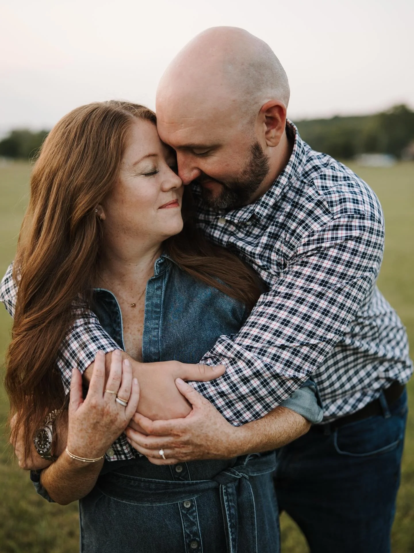 Hello fall photo season! ✨ Weekends are fully booked through December, but I&rsquo;m still taking on a very small number of weekday sessions! Also booking 2026 weddings - don&rsquo;t wait to reach out and get started securing your date! ☺️
