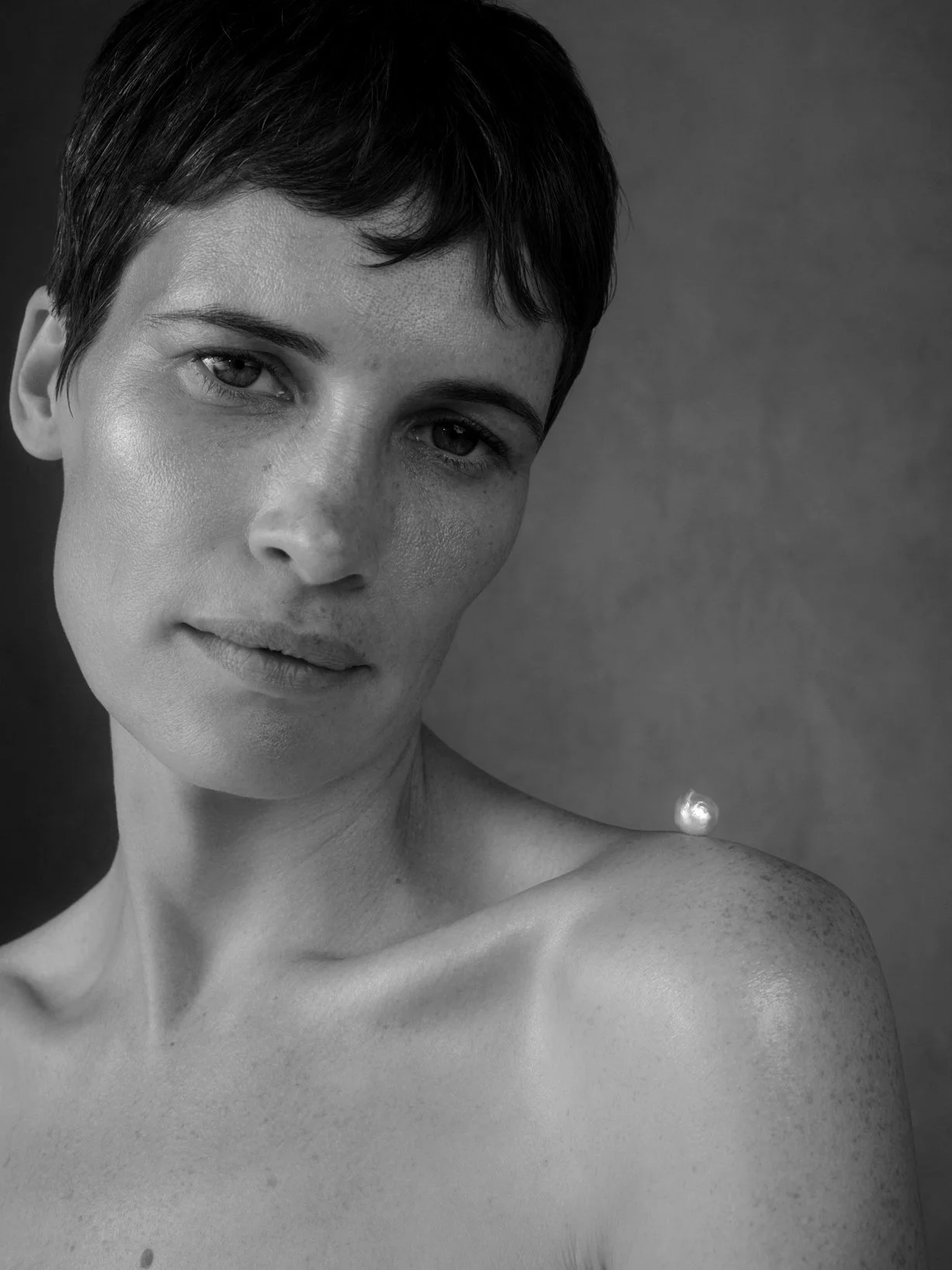 Emily_Hadden_Aman_Essentials_Skincare_Campaign_Art_Direction_5_BW.jpg